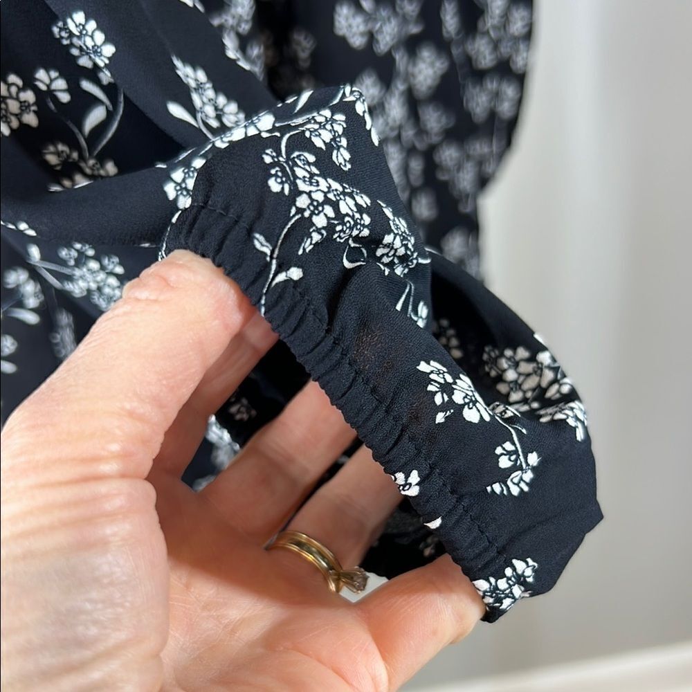 41 Hawthorn Floral Blouse with Black and White Pattern - Picture 4 of 6